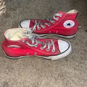 red converse!